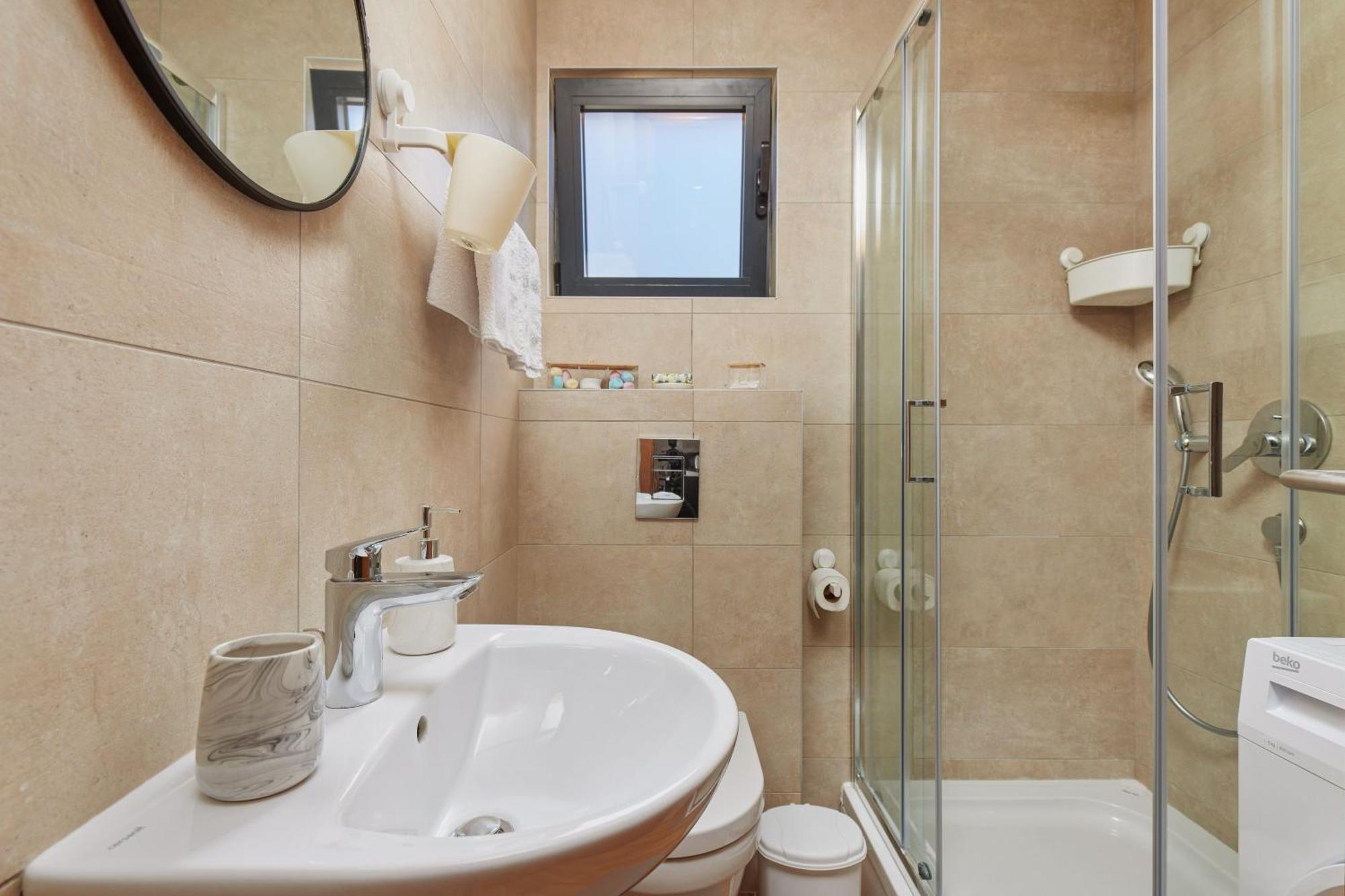 Ell Star 2 * Tivat